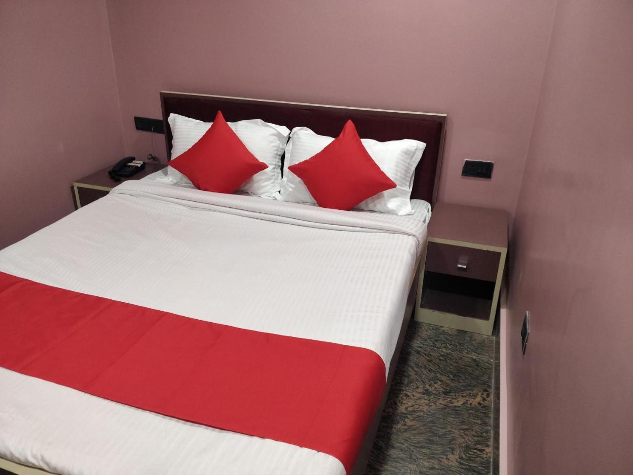Oyo 16871 Anant Home Stay Shillong Exterior foto