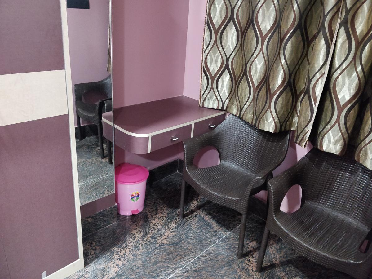 Oyo 16871 Anant Home Stay Shillong Exterior foto